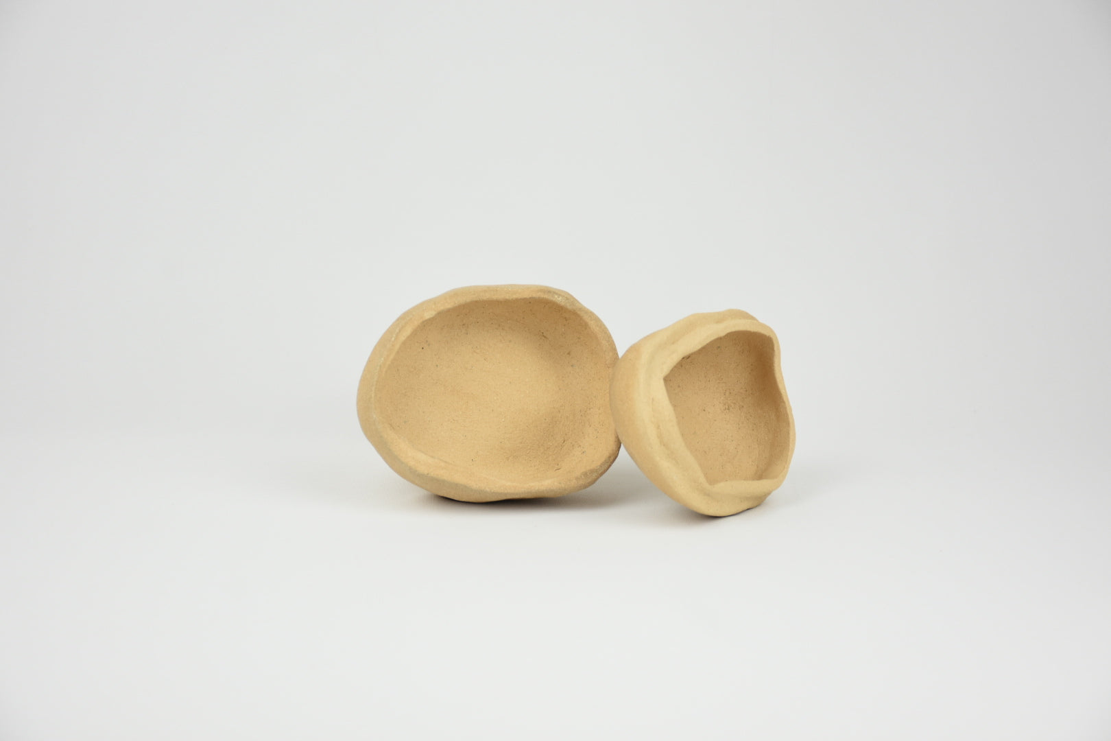 Ceramic Botanicals Set "The Wadi Stone" | Two-Tone Handmade Tray & Curved Kit | Spice Crusher, Storage Pebble & Mandala Spice Dish