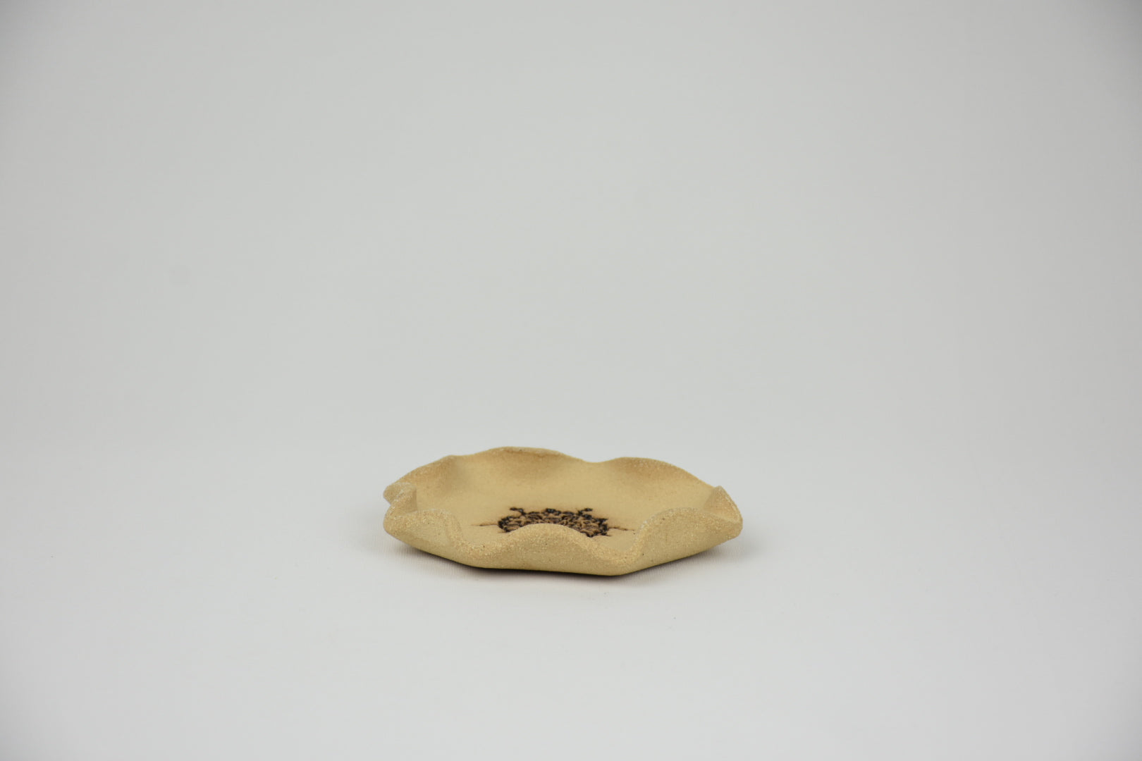 Ceramic Botanicals Set "The Wadi Stone" | Two-Tone Handmade Tray & Curved Kit | Spice Crusher, Storage Pebble & Mandala Spice Dish